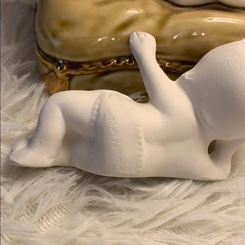 Kewpie Ceramic with bow laying down ceramic figure - Picture 12 of 13